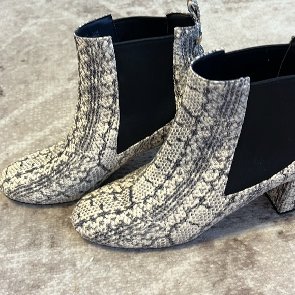 COLE HAAN EVA SNAKESKIN EMBOSSED LEATHER WOMEN’S SLIPON BOOTIES SIZE 9.5 - Picture 10 of 10